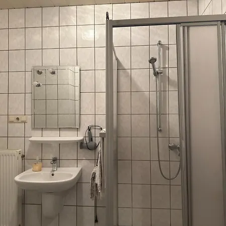 Two Separate Under One Roof 度假居